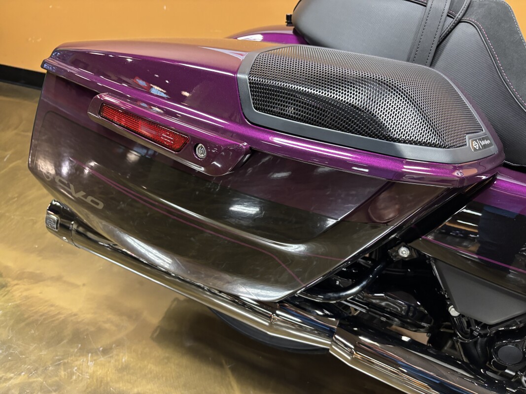 FLTRXSE 2025 CVO Road Glide - Photo 10