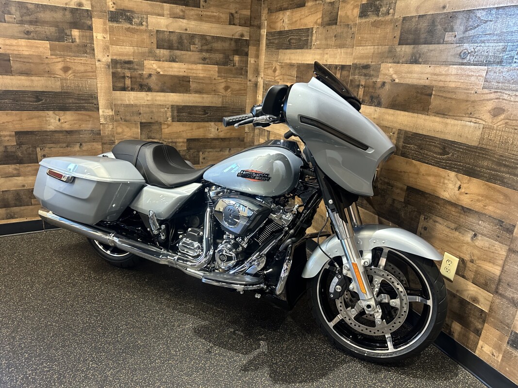 2025 Harley-Davidson Street Glide Atlas Silver Metallic FLHX - Photo 2