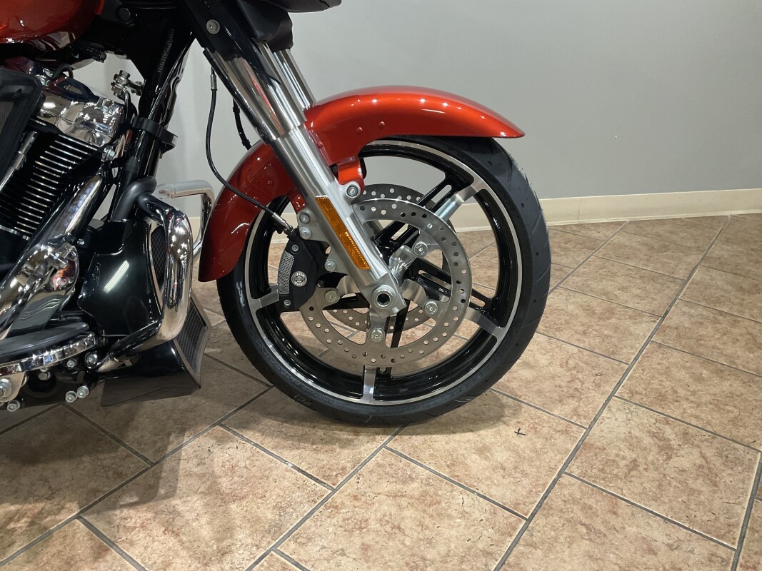 2025 Harley-Davidson Street Glide Brilliant Red FLHX - Photo 6