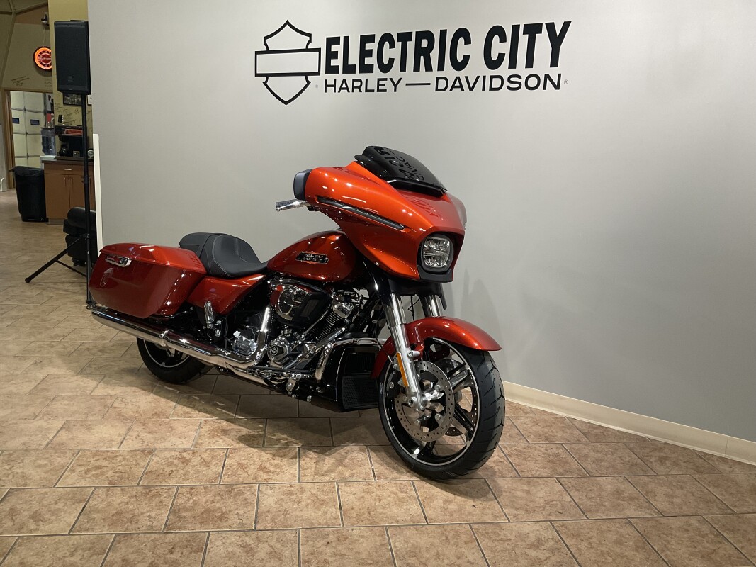 2025 Harley-Davidson Street Glide Brilliant Red FLHX - Photo 3