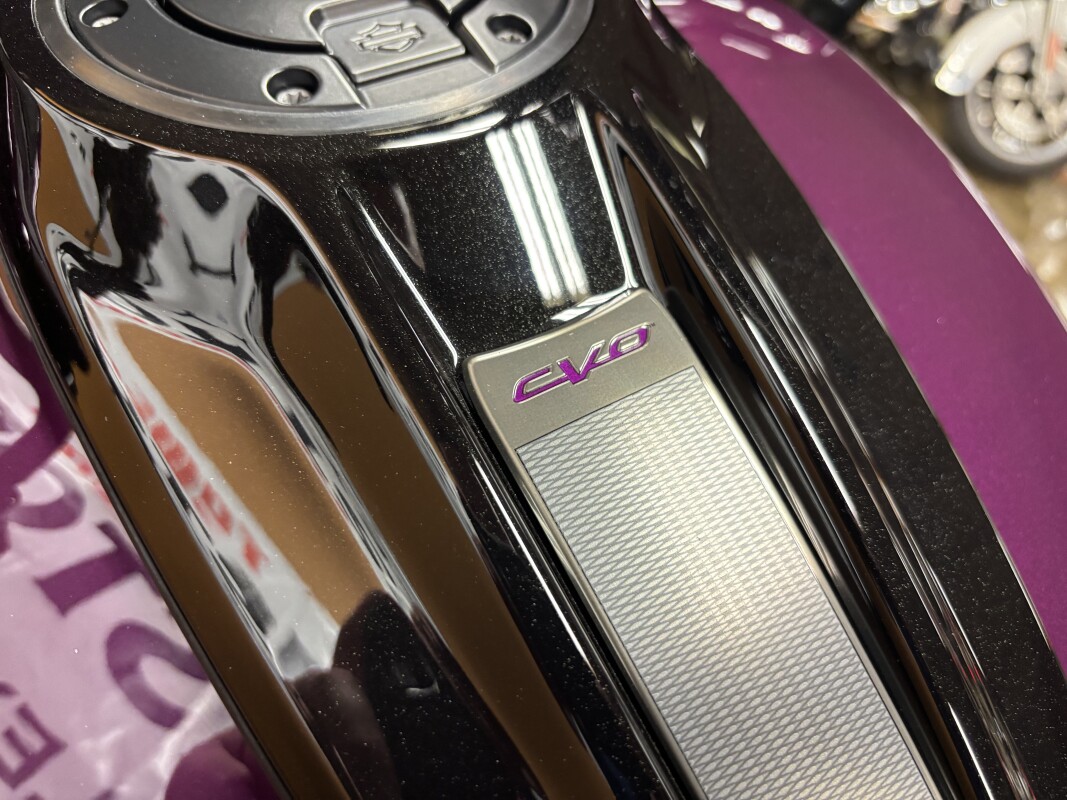FLTRXSE 2025 CVO Road Glide - Photo 8