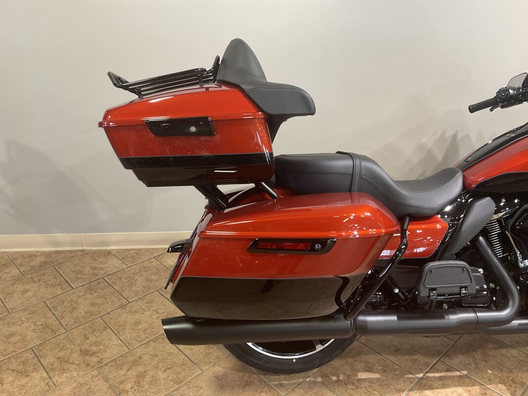 2025 Harley-Davidson Street Glide Ultra Whiskey Fire / Vivid Black - Black Finish FLHXU - Photo 5