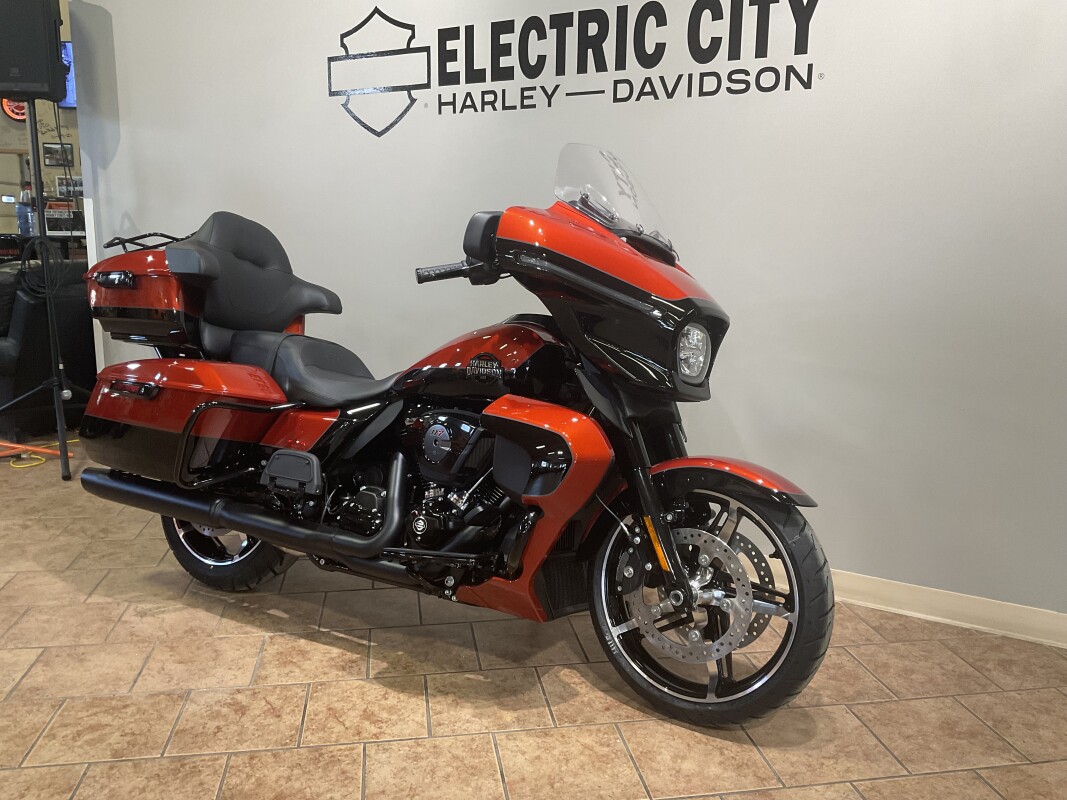 2025 Harley-Davidson Street Glide Ultra Whiskey Fire / Vivid Black - Black Finish FLHXU - Photo 3