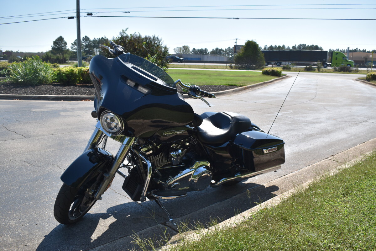 FLHX 2023 Street Glide - Photo 4