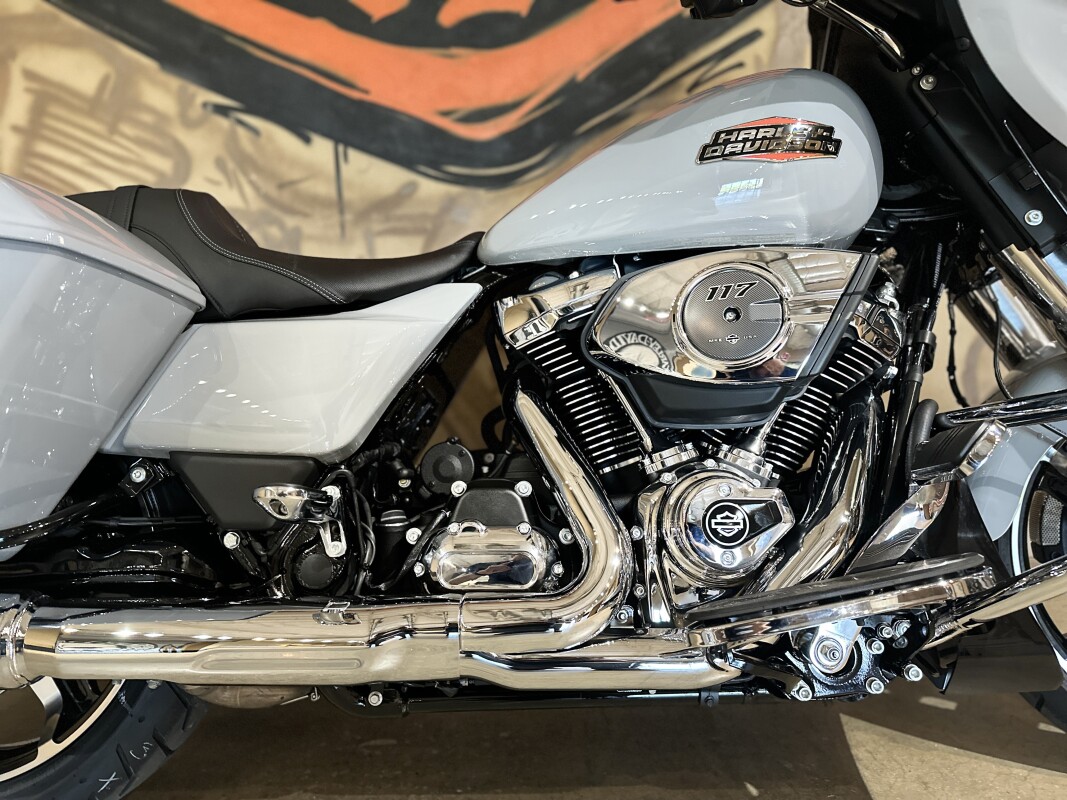 FLHX 2025 Street Glide - Photo 5