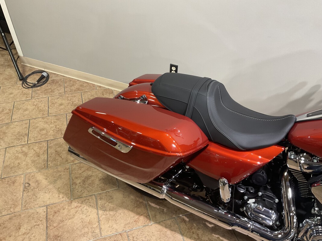 2025 Harley-Davidson Street Glide Brilliant Red FLHX - Photo 4