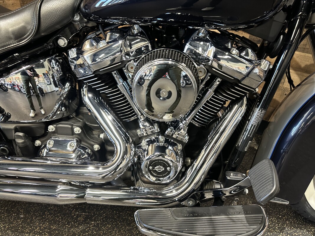 2019 Harley-Davidson Deluxe Midnight Blue/Barracuda Silver FLDE - Photo 9