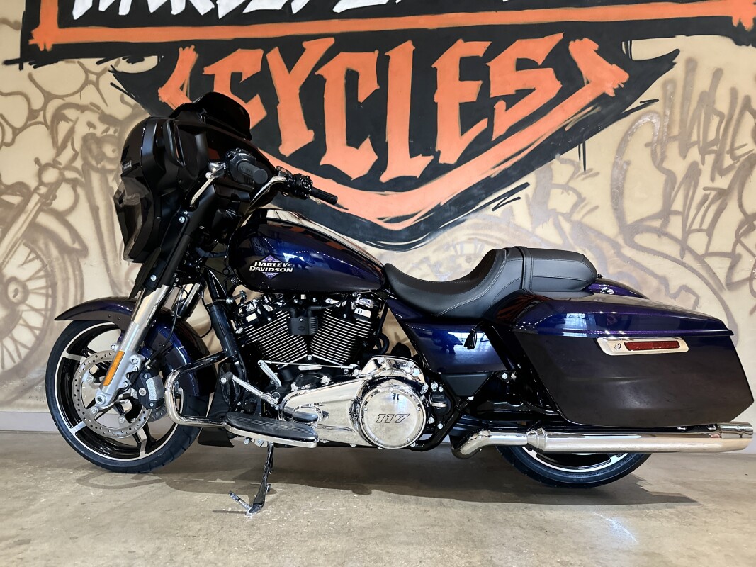 FLHX 2025 Street Glide - Photo 9