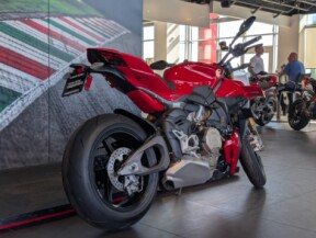 2025 Ducati Streetfighter V4 S thumb 2
