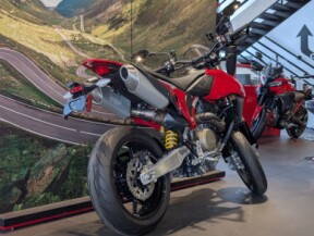 2025 Ducati Hypermotard 698 Mono thumb 0