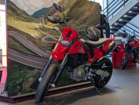 2025 Ducati Hypermotard 698 Mono thumb 3