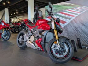 2025 Ducati Streetfighter V4 S thumb 1