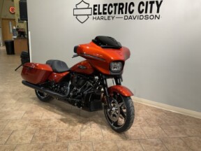 2025 Harley-Davidson® Street Glide® Brilliant Red FLHX thumb 2