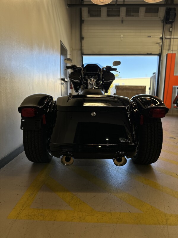 2025 Harley-Davidson Road Glide 3 Vivid Black - Photo 6