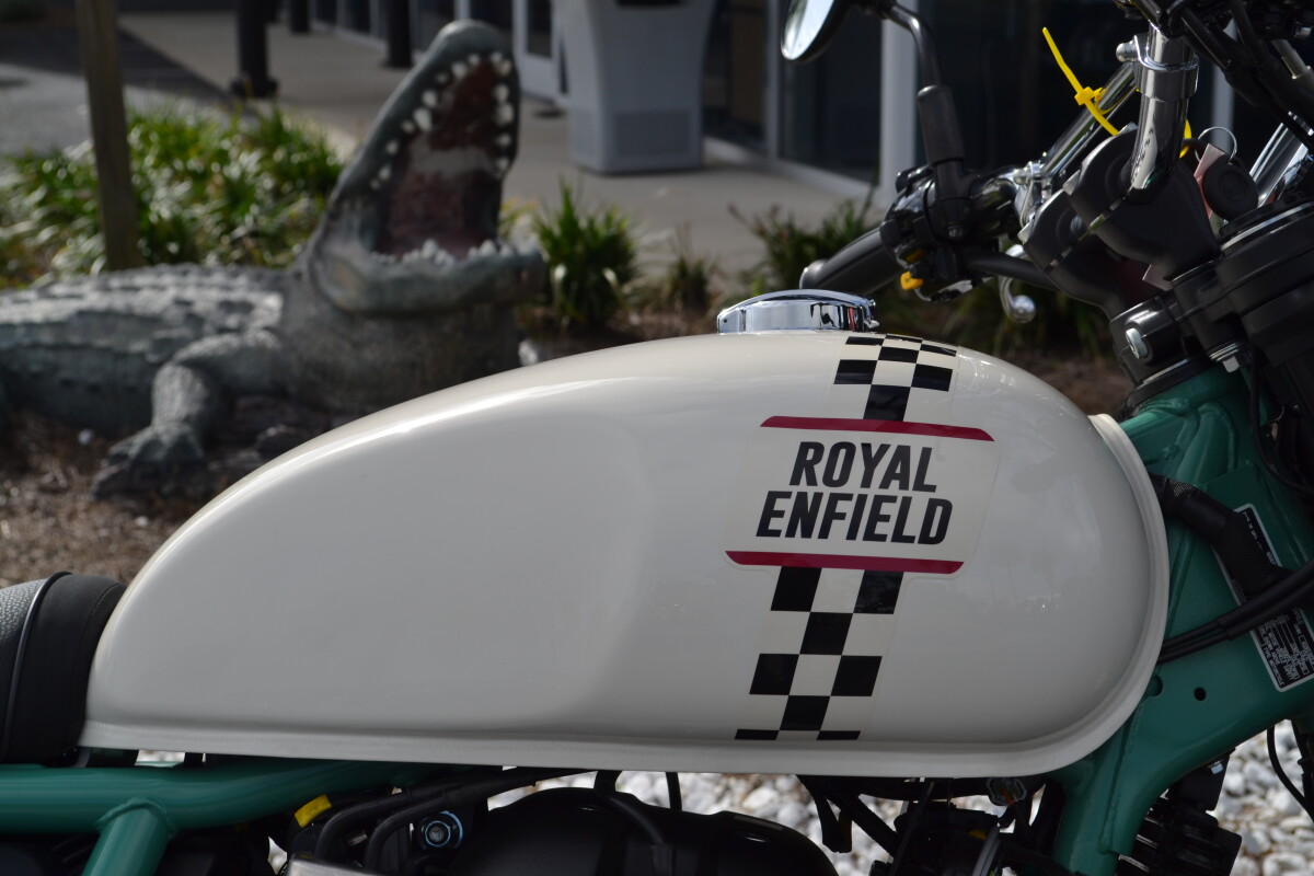2025 Royal Enfield Bear 650 Boardwalk White - Photo 2