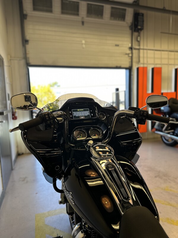 2025 Harley-Davidson Road Glide 3 Vivid Black - Photo 9