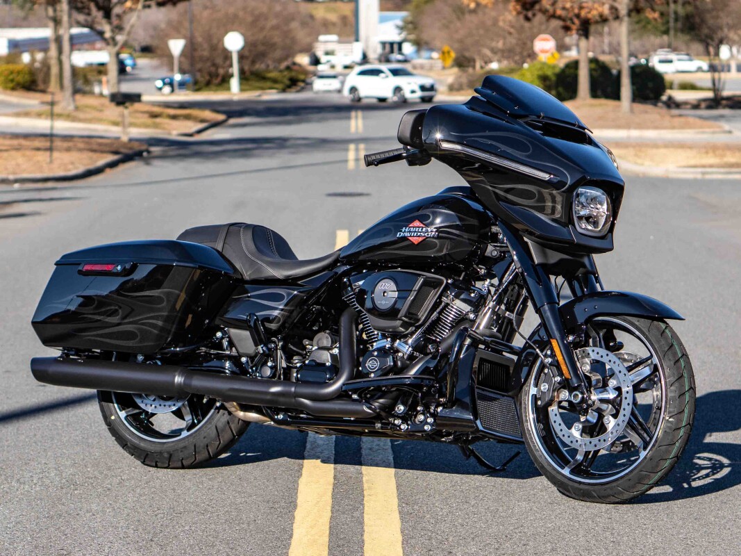 FLHX 2025 Street Glide - Photo 3