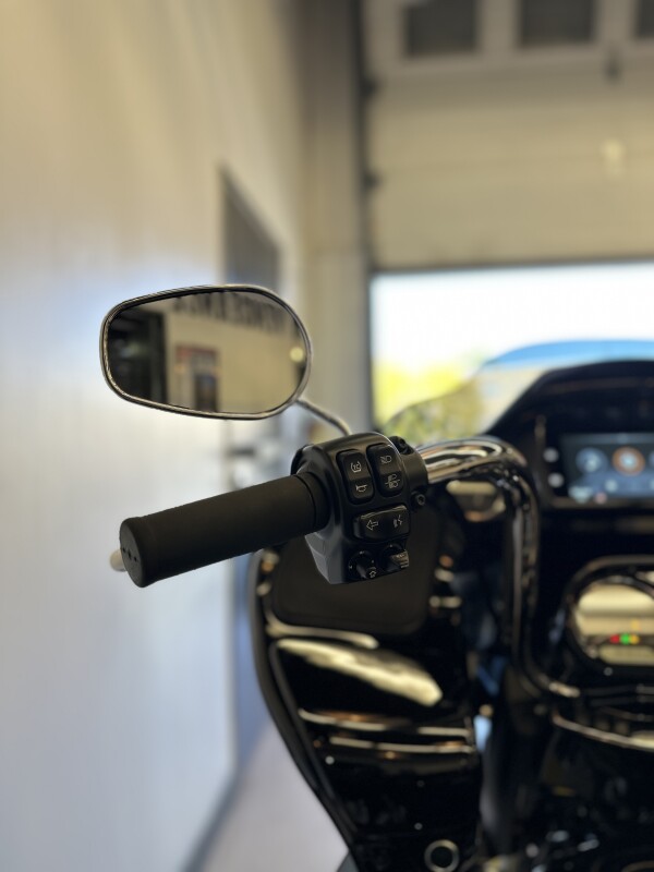 2025 Harley-Davidson Road Glide 3 Vivid Black - Photo 8