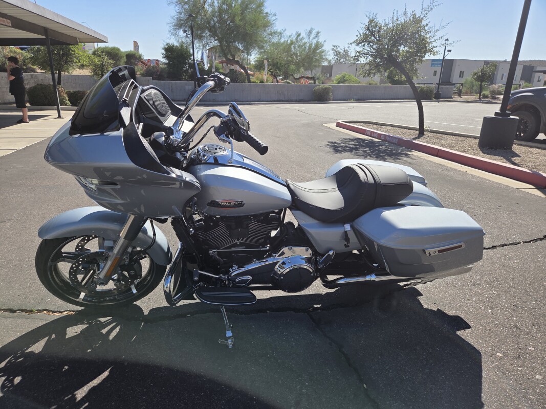 FLTRX 2025 Road Glide - Photo 4