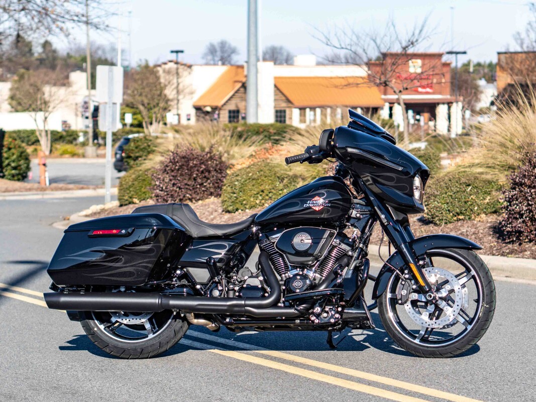 FLHX 2025 Street Glide - Photo 5