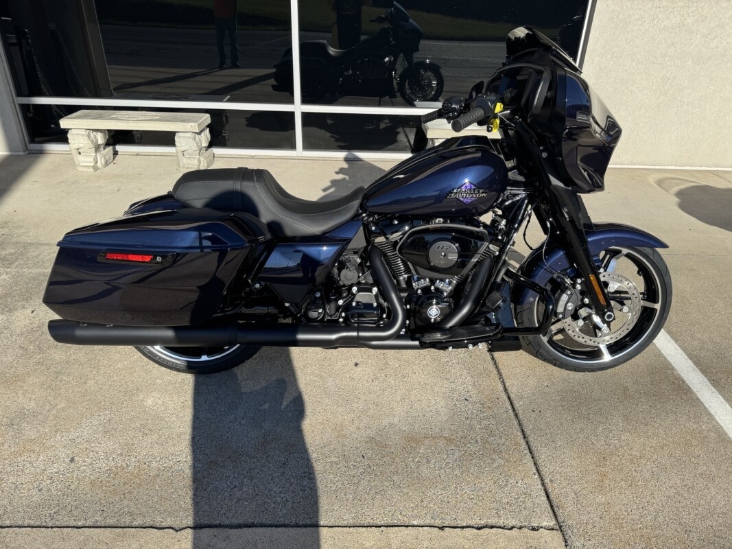 Harley-Davidson Street Glide 2025 FLHX Mystic Shift - Black Finish - Photo 2