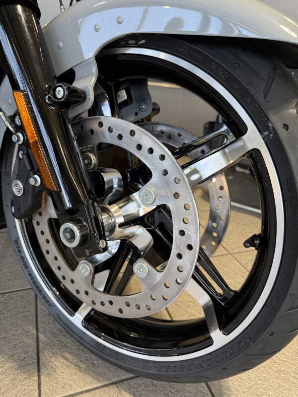 FLTRX 2025 Road Glide - Photo 10