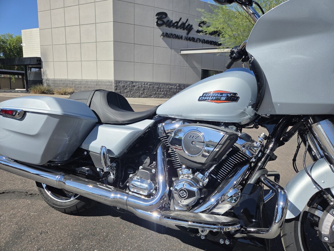FLTRX 2025 Road Glide - Photo 2