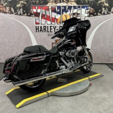 2025 FLHX Street Glide™  thumb 3