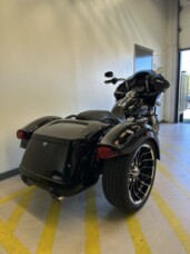 2025 Harley-Davidson® Road Glide® 3 Vivid Black thumb 0