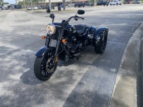 2025 Harley-Davidson® Freewheeler™ thumb 1