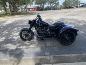 2025 Harley-Davidson® Freewheeler™ thumb 0