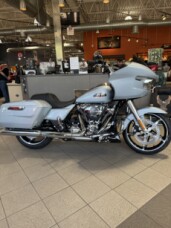 FLTRX 2025 Road Glide™ thumb 2