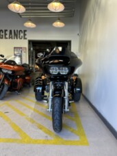 2025 Harley-Davidson® Road Glide® 3 Vivid Black thumb 2