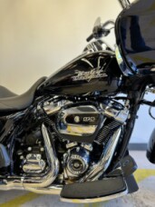 2025 Harley-Davidson® Road Glide® 3 Vivid Black thumb 1