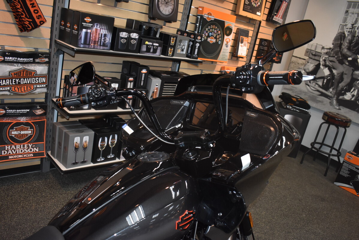 FLTRXSE 2025 CVO Road Glide - Photo 10
