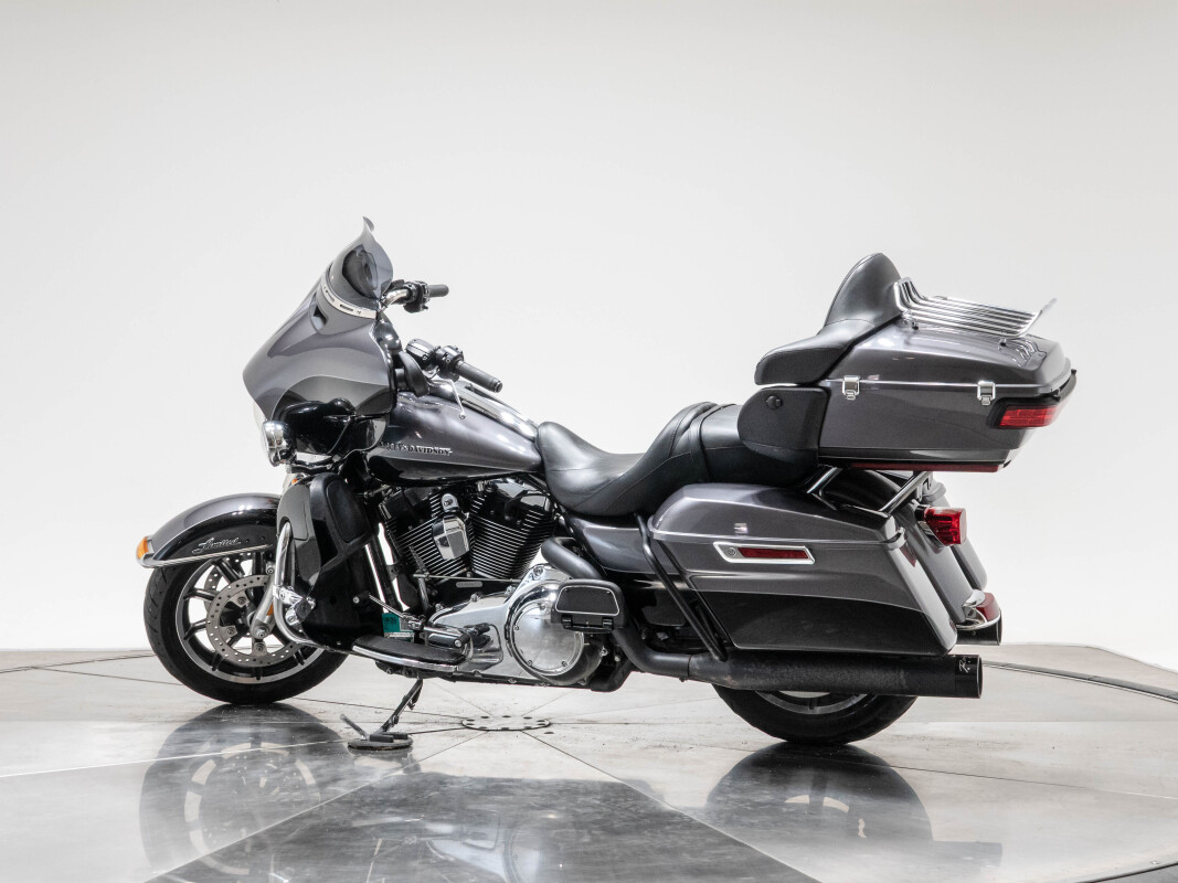 2014 HARLEY-DAVIDSON FLHTK ULTRA LIMITED in Charcoal Pearl/ Black with 18915 miles - Photo 10