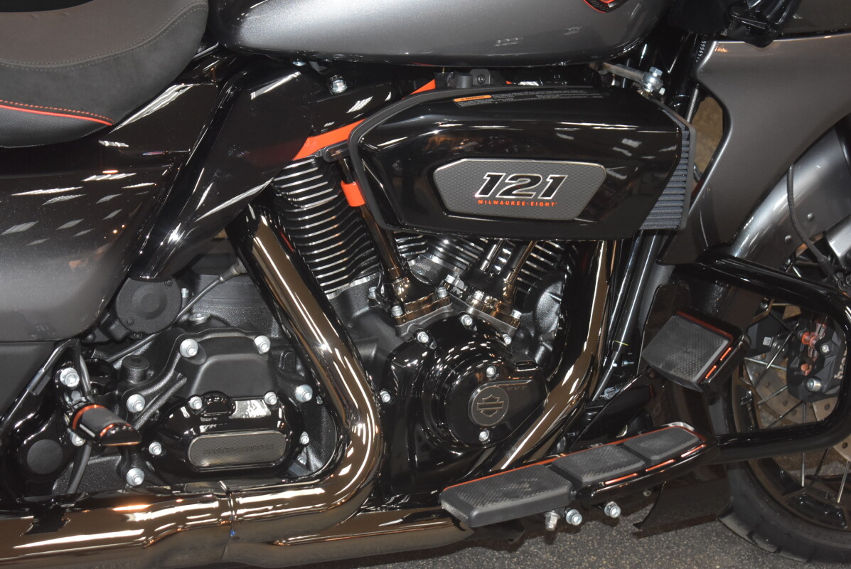 FLTRXSE 2025 CVO Road Glide - Photo 5