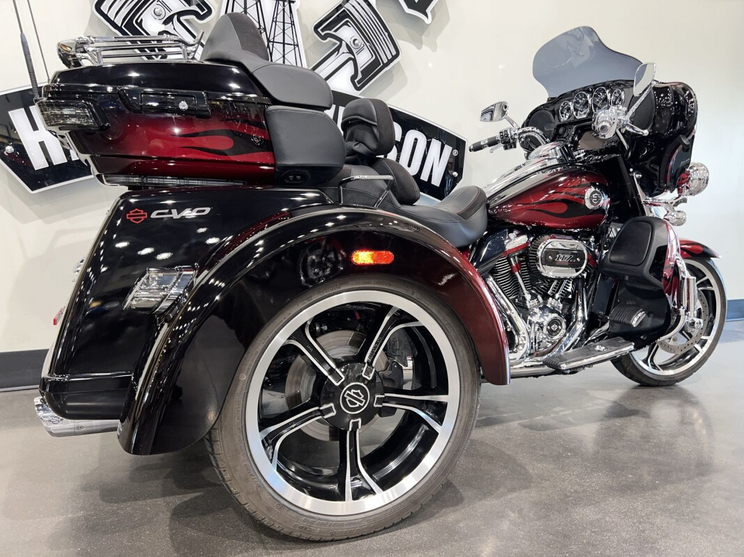 2022 Harley-Davidson CVO Tri Glide FLHTCUTGSE - Photo 9