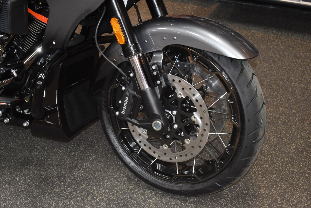 FLTRXSE 2025 CVO Road Glide - Photo 8