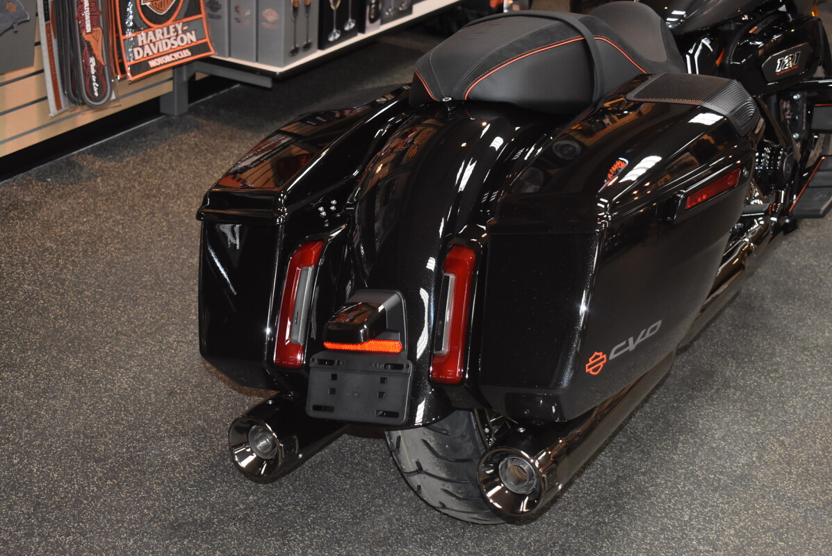FLTRXSE 2025 CVO Road Glide - Photo 4