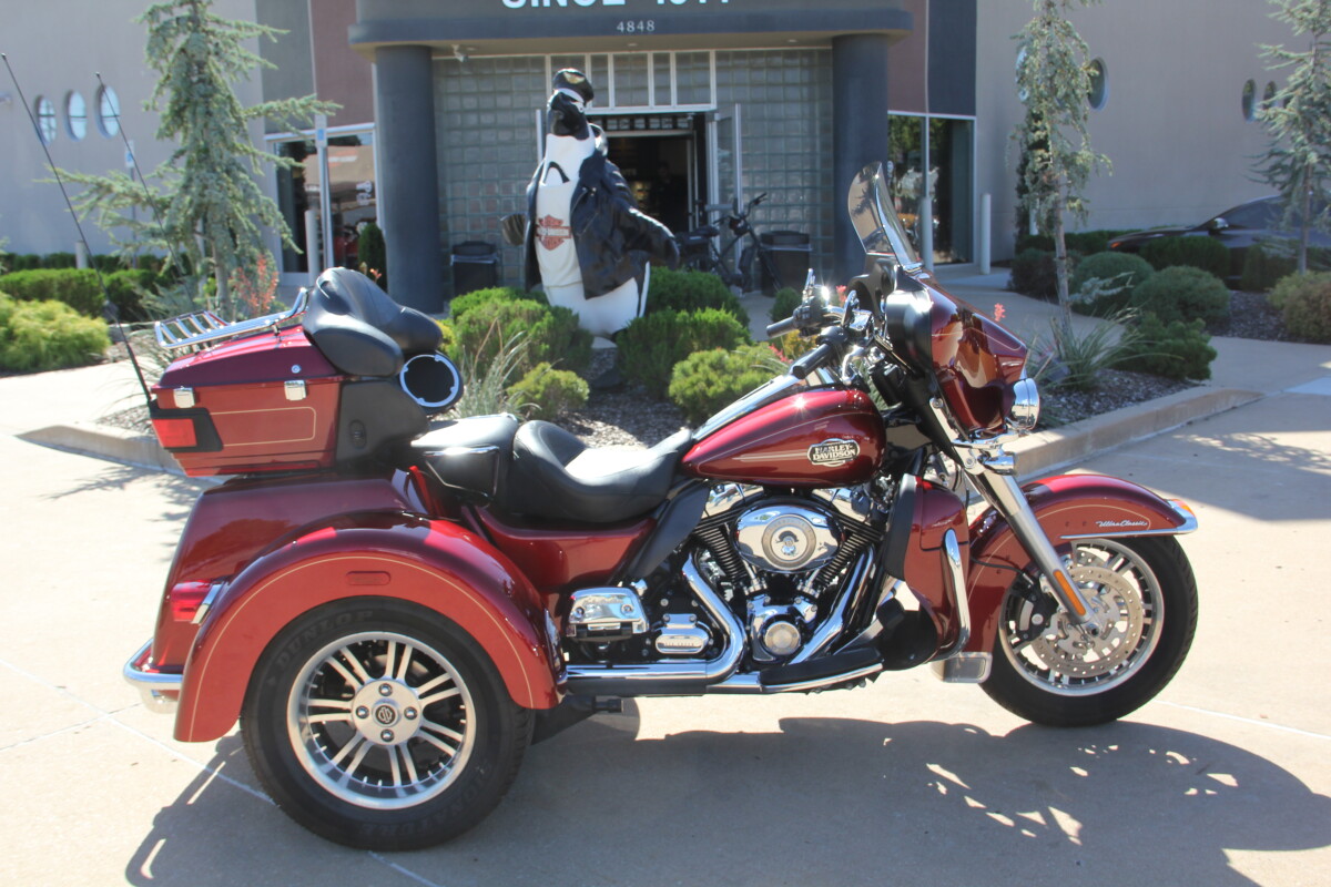 2009 Harley-Davidson Tri Glide Ultra Candy Red Sunglo - Photo 2