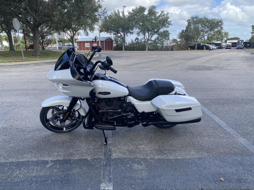 2025 Harley-Davidson Road Glide - Photo 5