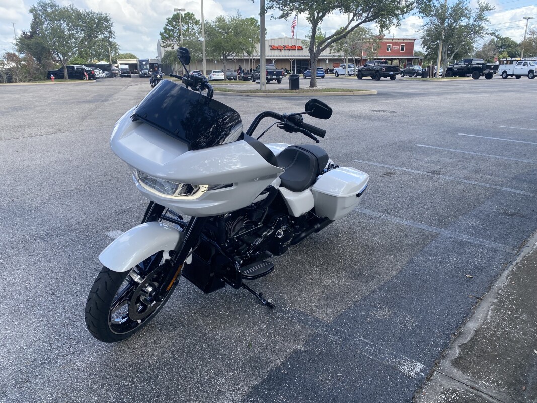 2025 Harley-Davidson Road Glide - Photo 4