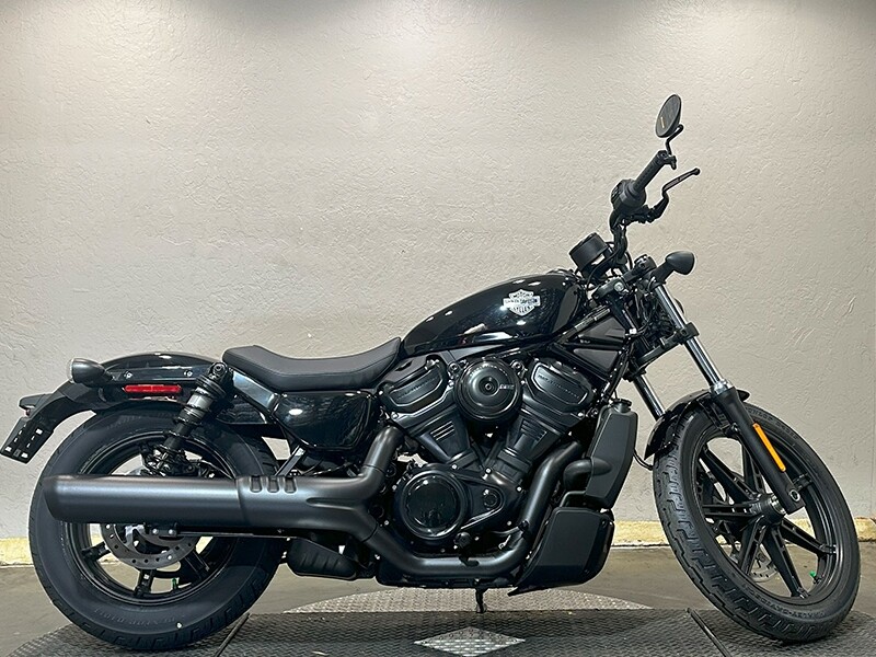 Harley-Davidson Nightster 2025 RH975 84652235 VIVID BLACK