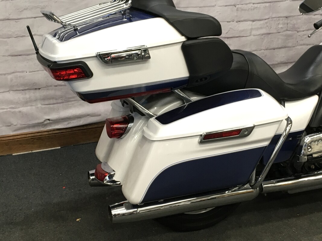 2015 Harley-Davidson Electra Glide Ultra Classic Low White /Blue - Photo 2