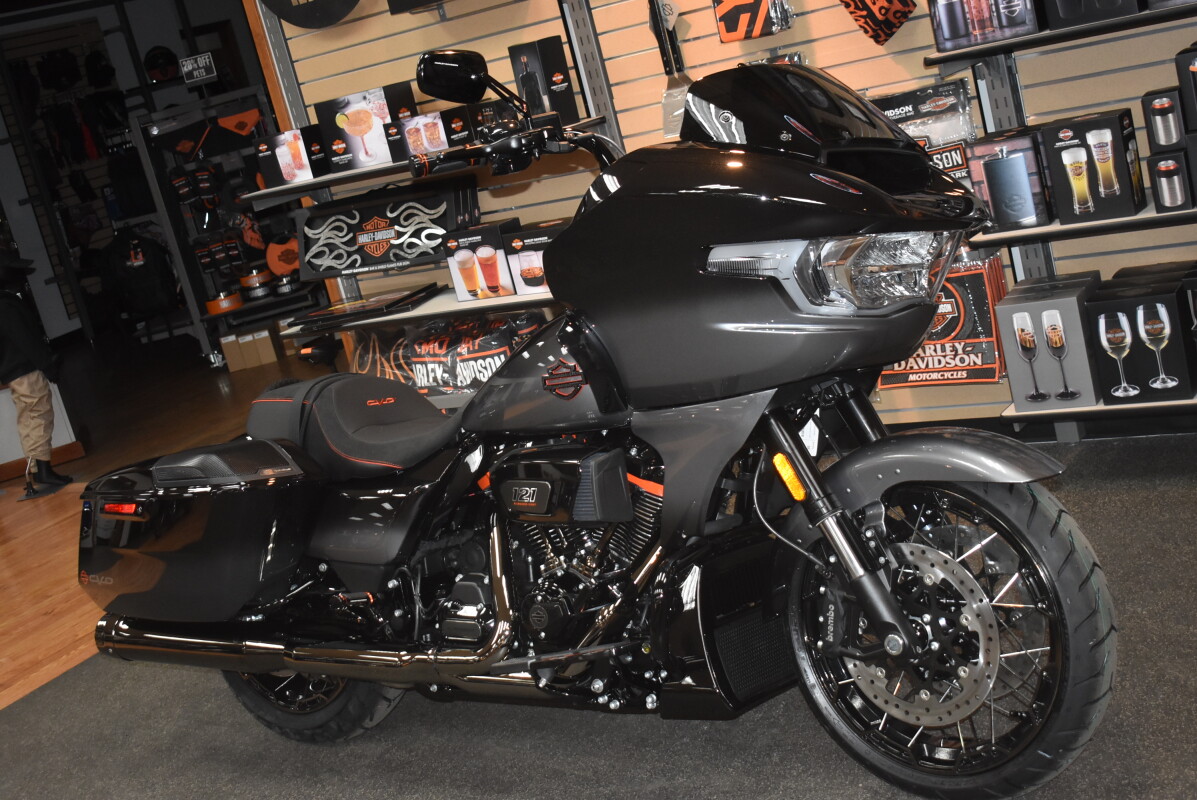 FLTRXSE 2025 CVO Road Glide - Photo 2