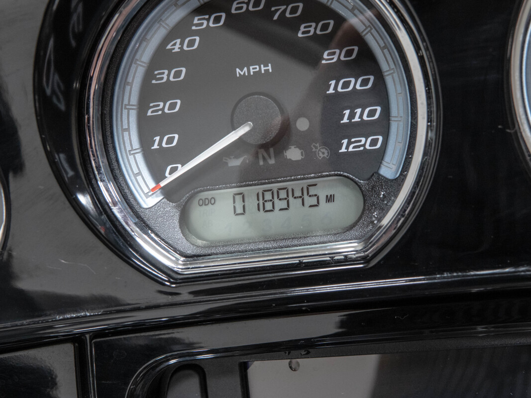 2014 HARLEY-DAVIDSON FLHTK ULTRA LIMITED in Charcoal Pearl/ Black with 18915 miles - Photo 3