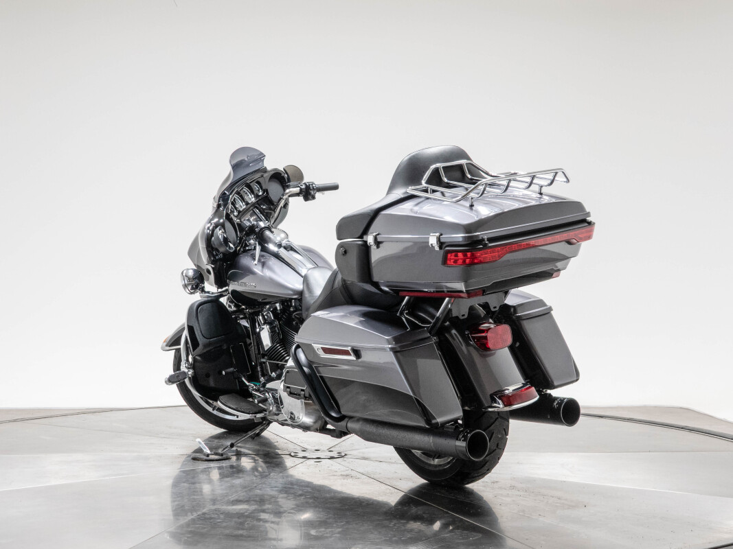 2014 HARLEY-DAVIDSON FLHTK ULTRA LIMITED in Charcoal Pearl/ Black with 18915 miles - Photo 8