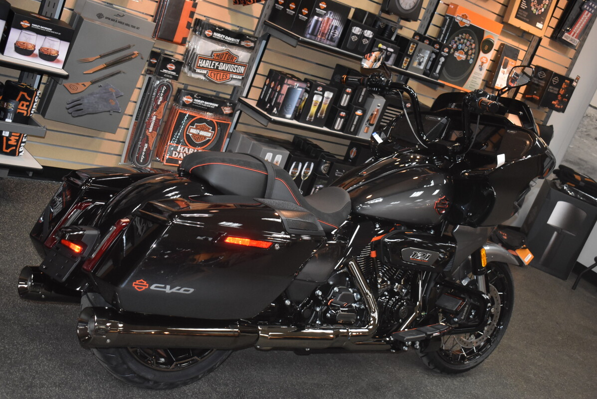 FLTRXSE 2025 CVO Road Glide - Photo 3