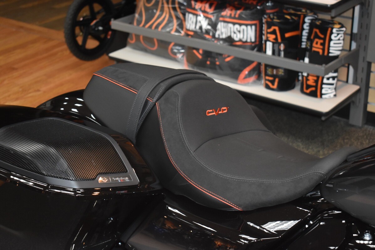 FLTRXSE 2025 CVO Road Glide - Photo 7